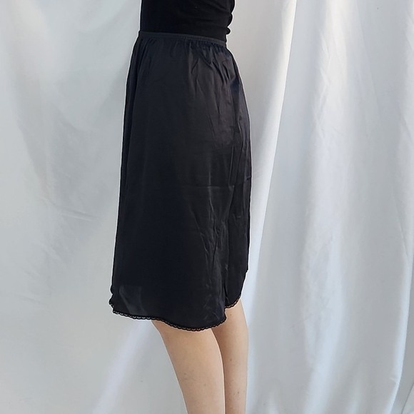 90s Black Half Slip - Picture 2 of 4